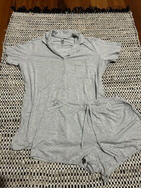 Skims light gray short sleeve and short pj set size xs